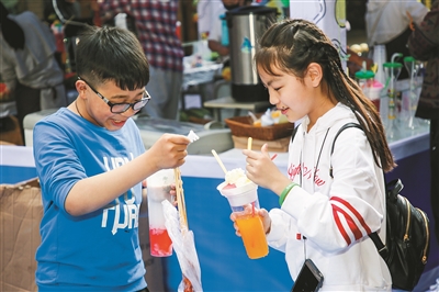 2018首届康定文创旅游美食节在康定盛大开幕