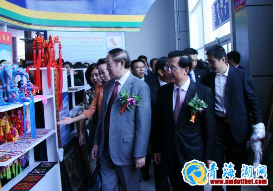 “2012青洽会”海南州展厅主题鲜明