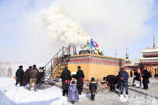 多彩文化：阿坝县迎当地最大节日“莫郎节”