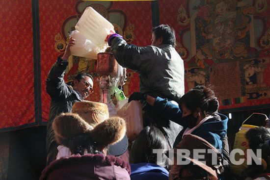 拉萨迎一年一度仙女节