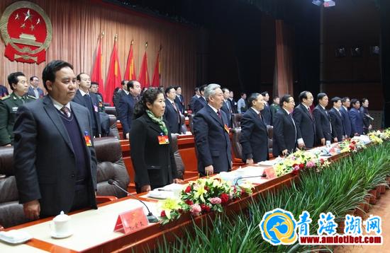 海南藏族自治州“两会”胜利闭幕