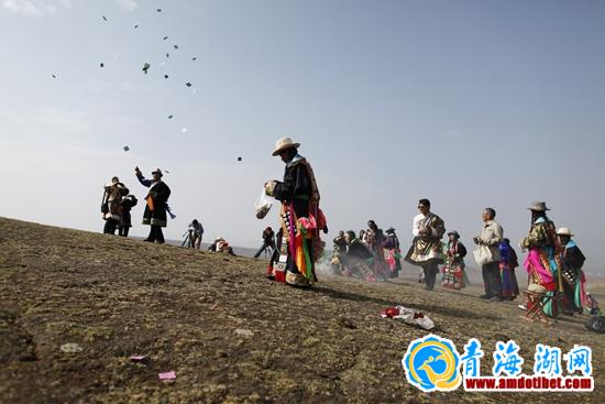 天祝县多隆村举行第五届桑杰曼拉文化艺术节